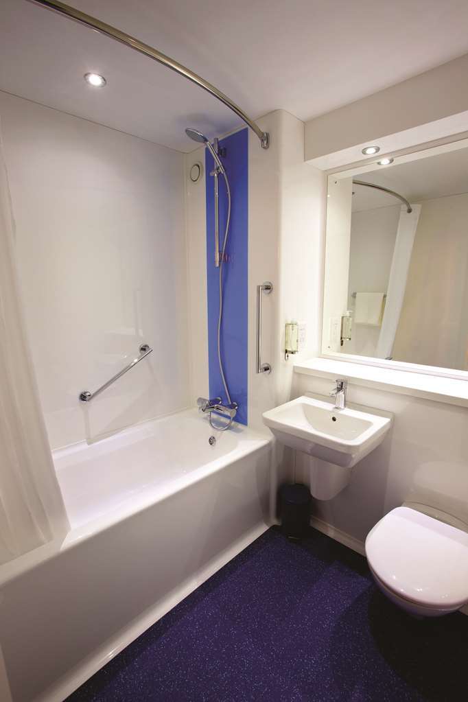 Travelodge London Barking الغرفة الصورة